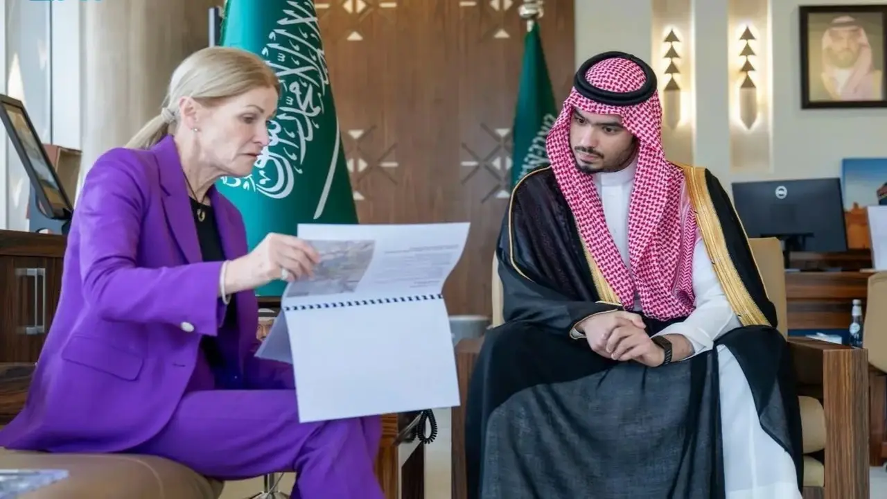 الأمير راكان بن سلمان يبحث تفاصيل مشروع المسار الرياضي مع رئيسه التنفيذي